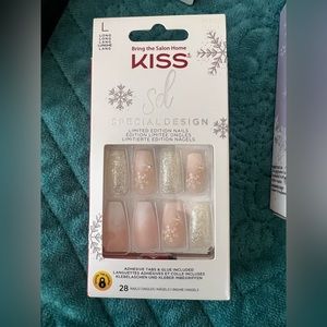 Kiss nails